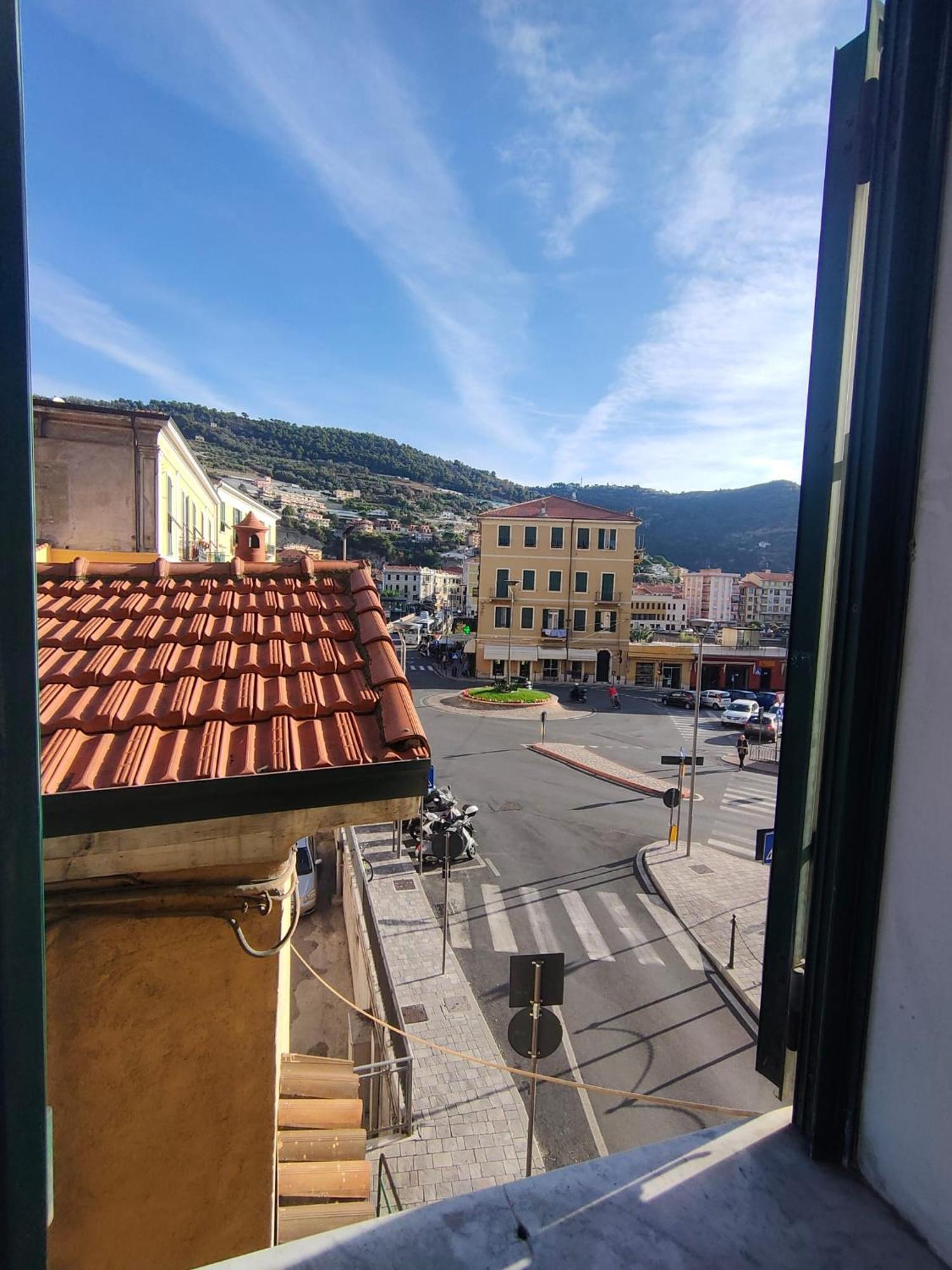 Apartamento La Finestra Sul Borgo Ventimiglia Exterior foto